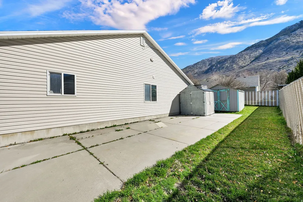 1466 N Lewis Peak Dr, Ogden, UT 84404