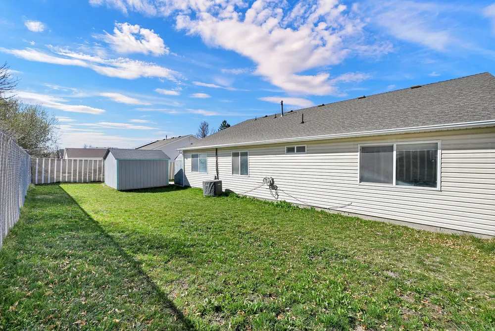 1466 N Lewis Peak Dr, Ogden, UT 84404