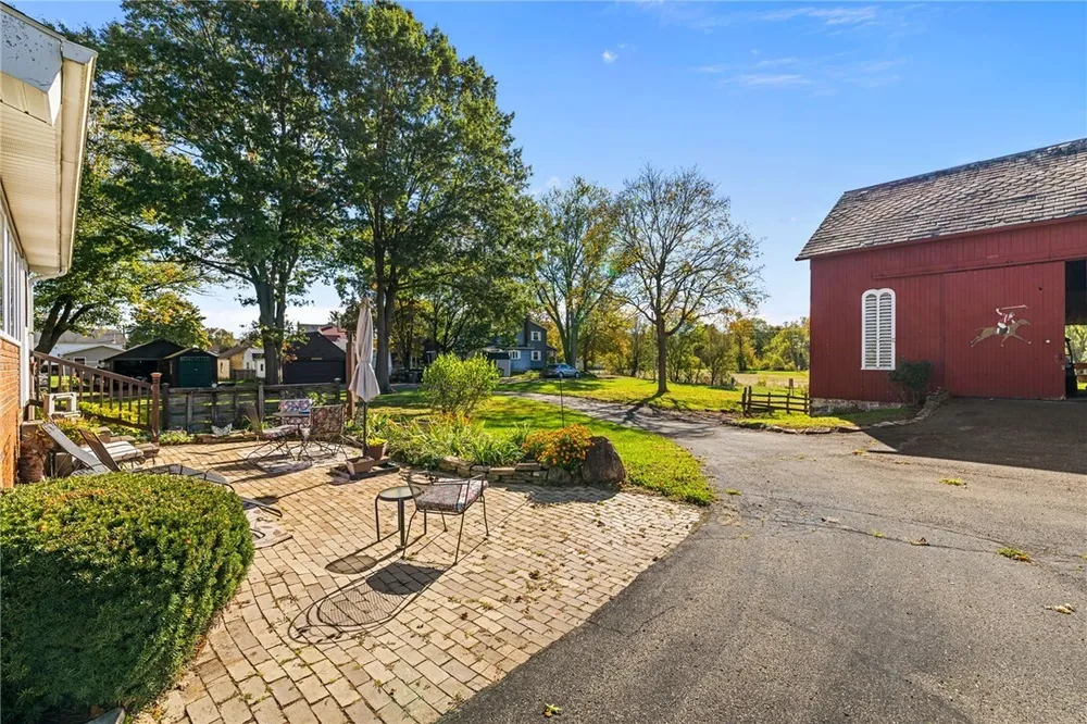 3475 Darlington Rd, Darlington, PA 16115