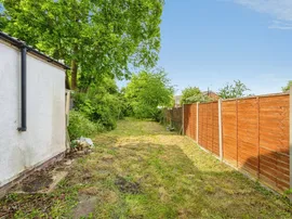 Hawthorn Close, Linslade, Leighton Buzzard thumb 2