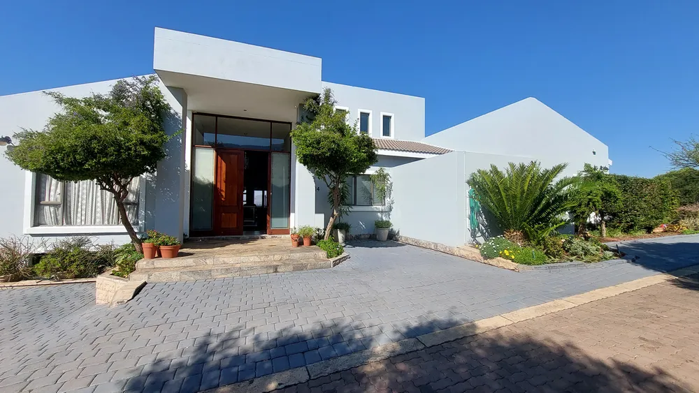 South Africa, North West, Magalies Golf Estate, Magalies River Club Street, 14