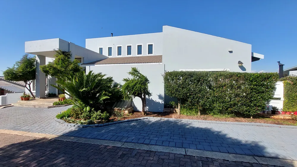 South Africa, North West, Magalies Golf Estate, Magalies River Club Street, 14