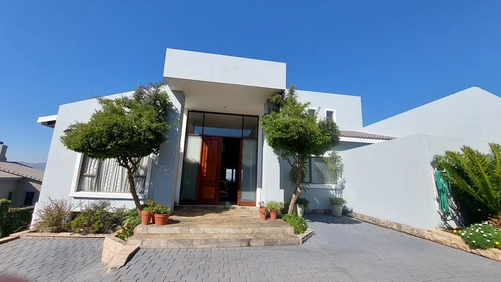 South Africa, North West, Magalies Golf Estate, Magalies River Club Street, 14