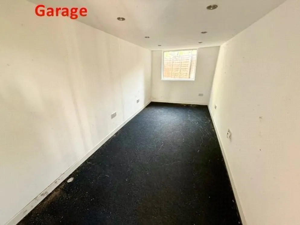 Property carousel item 11