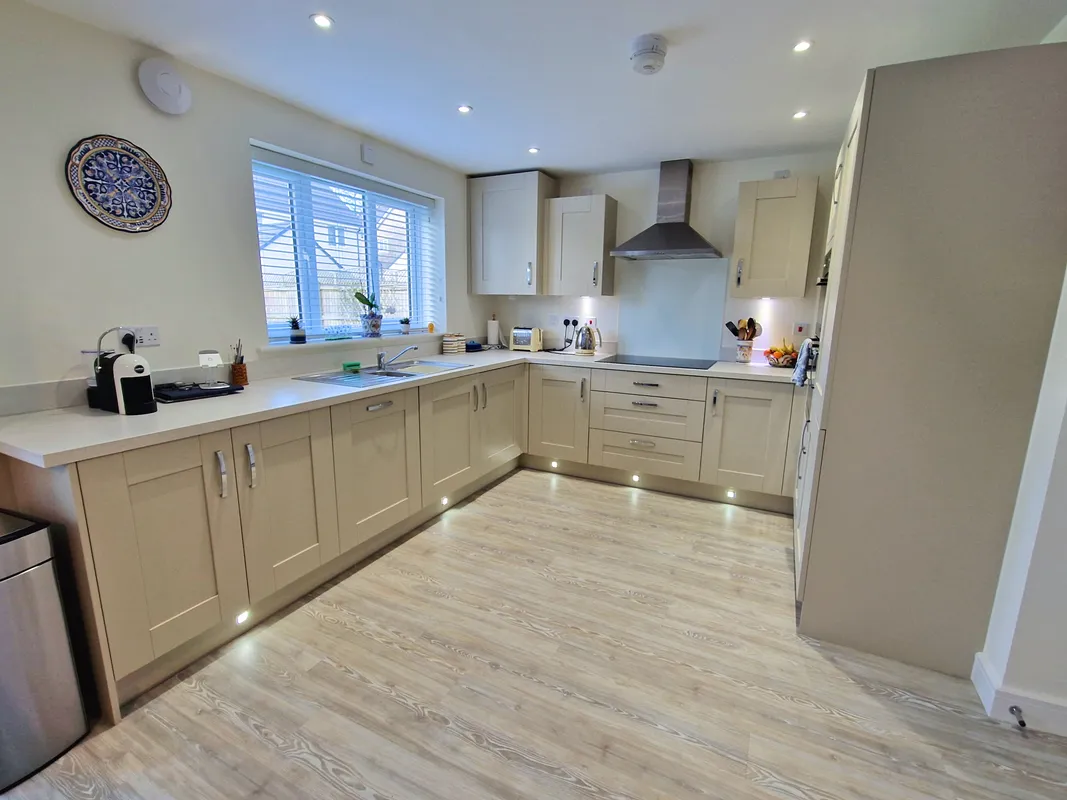 LLYS PENFRO, NEWTON, PORTHCAWL, CF36 5NQ