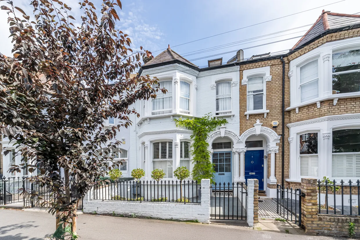 Narbonne Avenue, London, SW4 photo 1