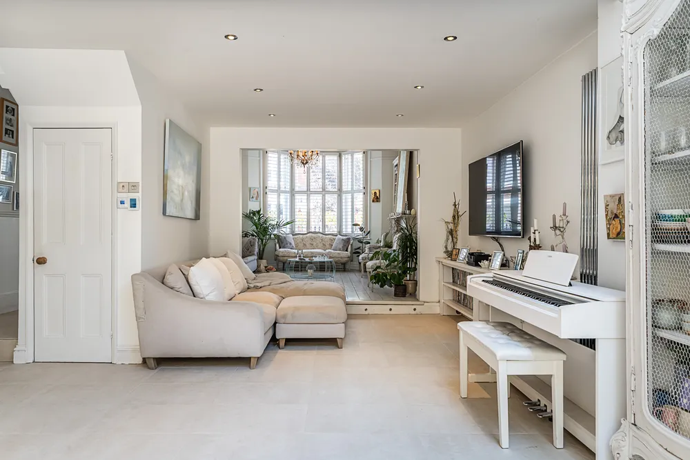 Narbonne Avenue, London, SW4