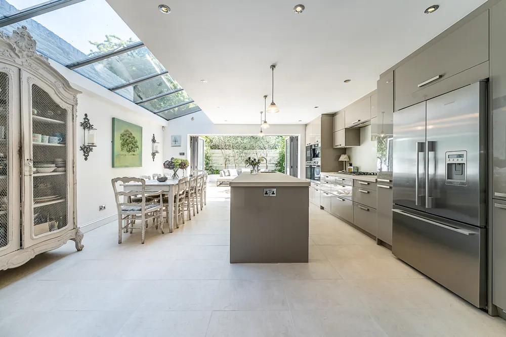 Narbonne Avenue, London, SW4