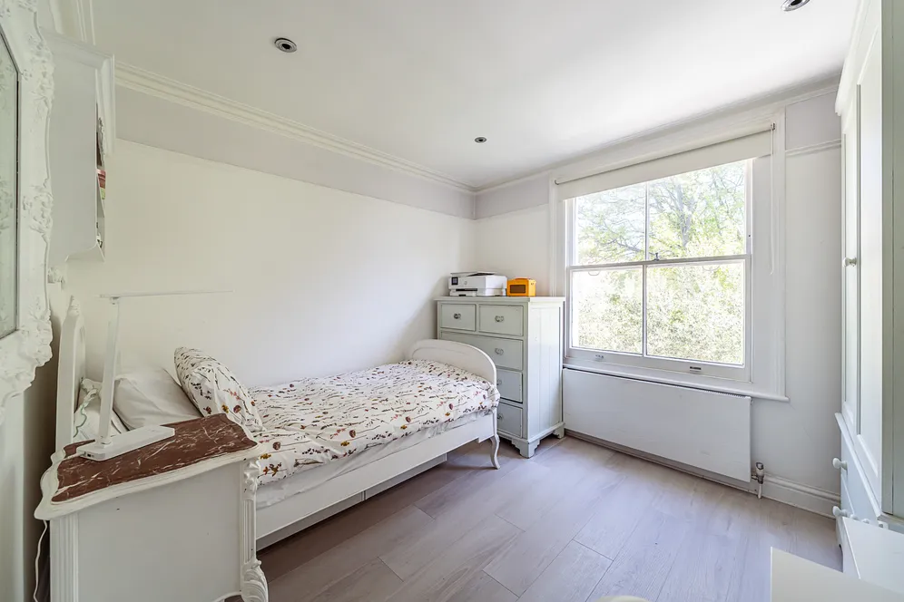 Narbonne Avenue, London, SW4 photo 24