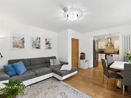 Collier Close, Epsom thumb 2