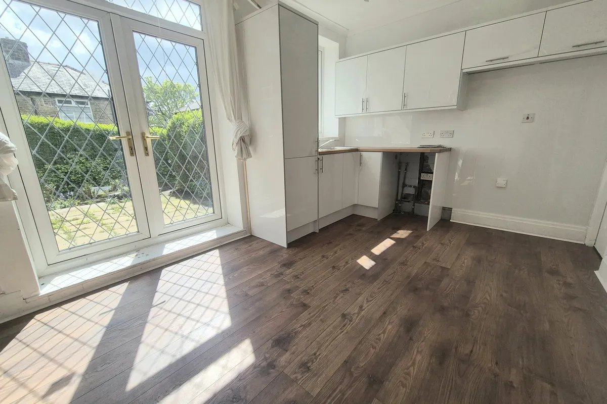 Springhall Drive, HALIFAX