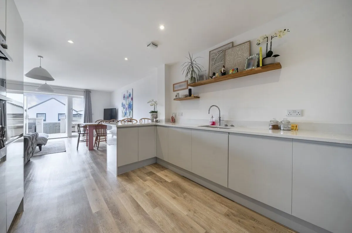 Applegate Way, Kingsbridge