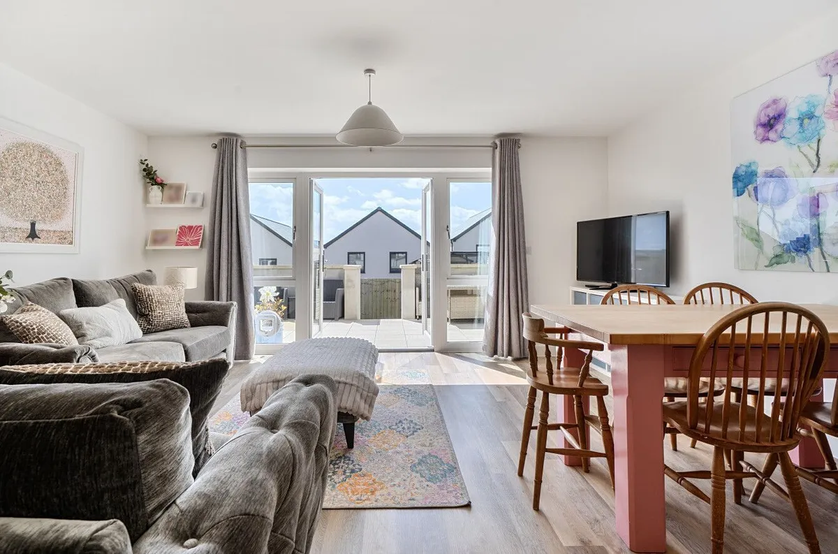 Applegate Way, Kingsbridge