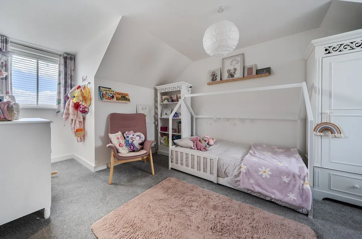 Applegate Way, Kingsbridge