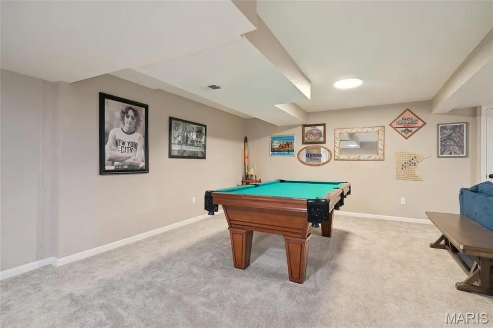 2750 Sherborn Ln, St Charles, MO 63301