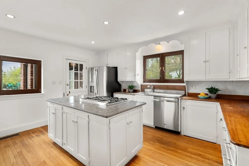 110 Wallis Rd, Brookline, MA 02467