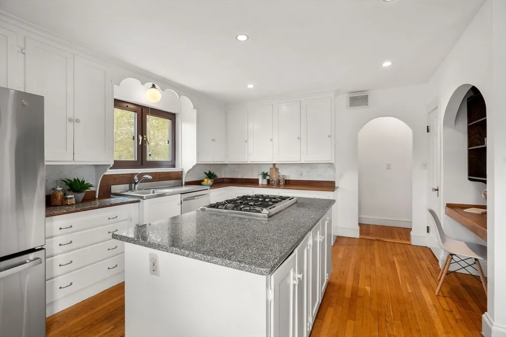 110 Wallis Rd, Brookline, MA 02467