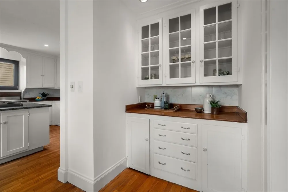 110 Wallis Rd, Brookline, MA 02467