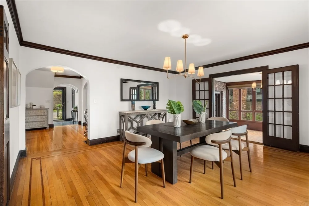 110 Wallis Rd, Brookline, MA 02467