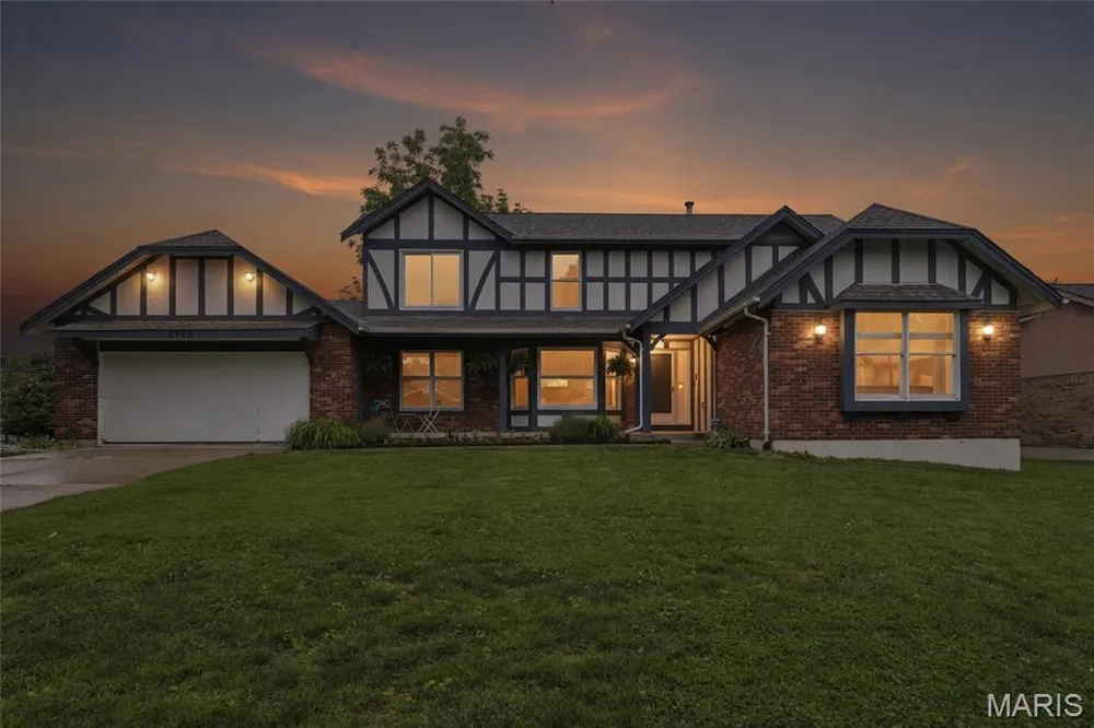 2750 Sherborn Ln, St Charles, MO 63301