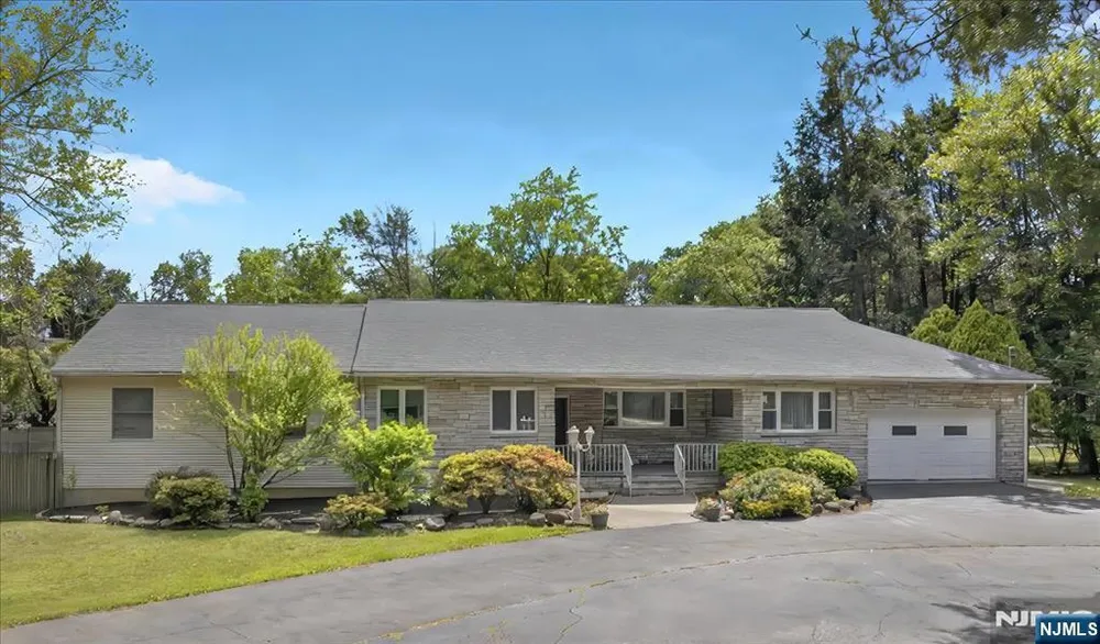 915 E Glen Ave, Bergen, Washington Township, NJ 07676