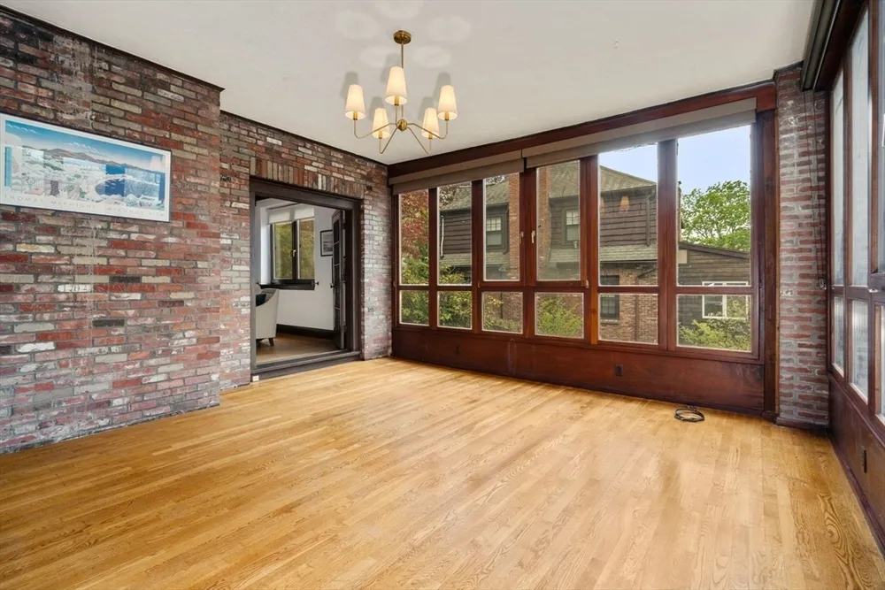 110 Wallis Rd, Brookline, MA 02467
