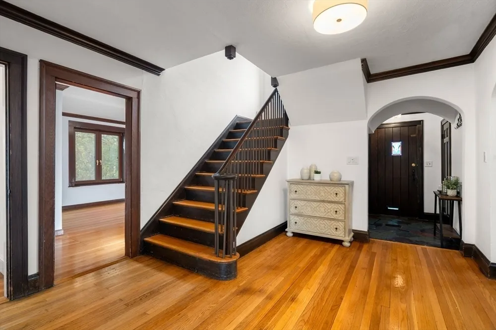 110 Wallis Rd, Brookline, MA 02467