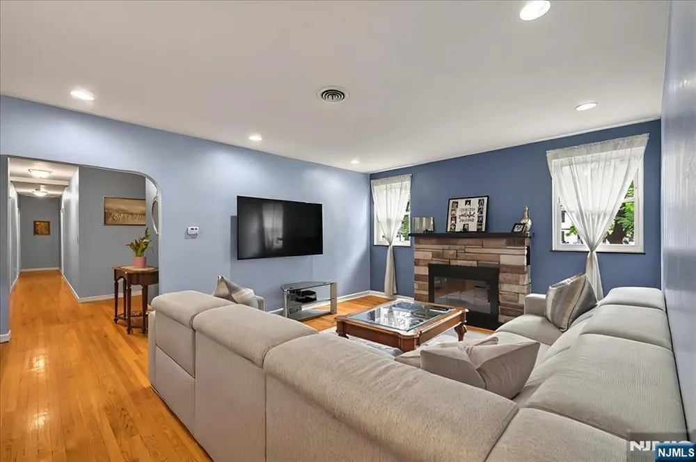 915 E Glen Ave, Bergen, Washington Township, NJ 07676
