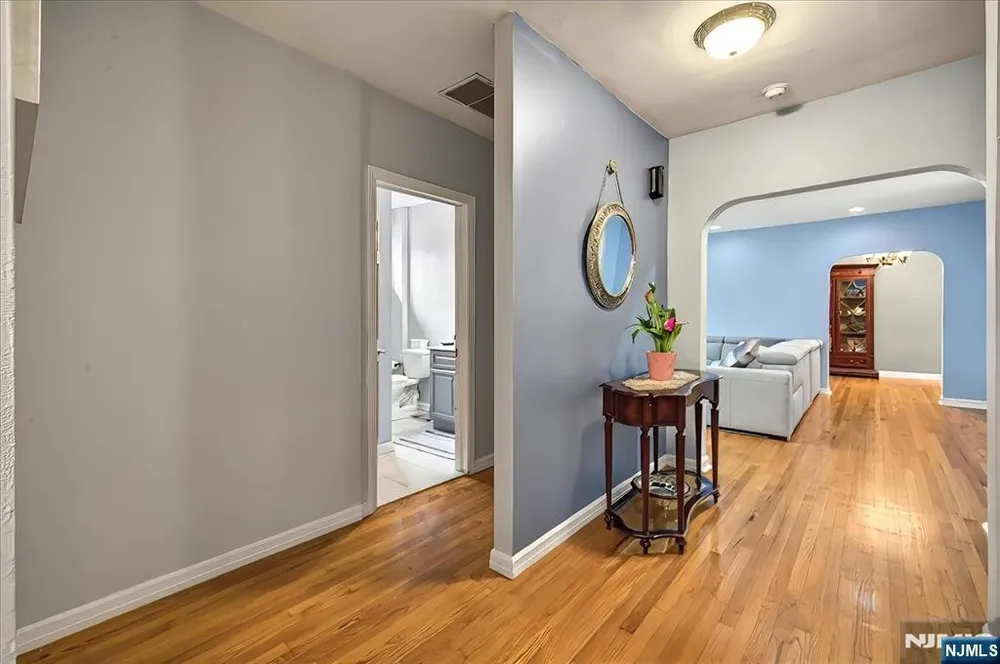 915 E Glen Ave, Bergen, Washington Township, NJ 07676