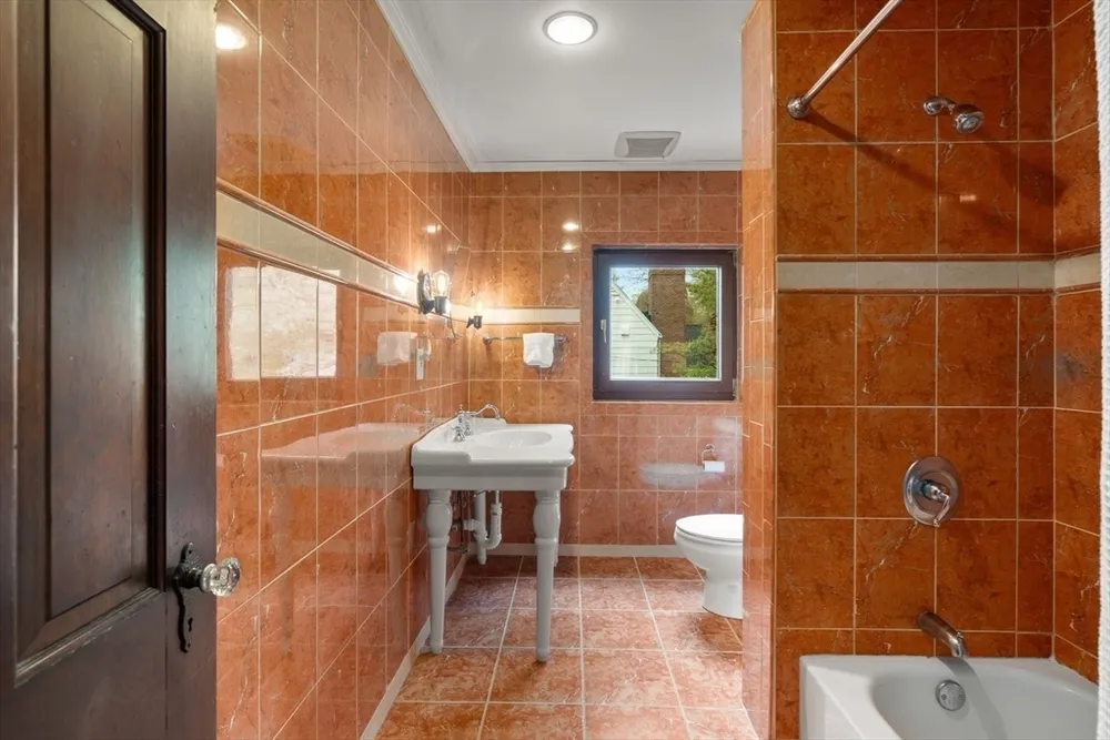 110 Wallis Rd, Brookline, MA 02467