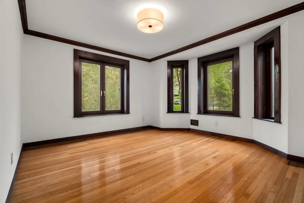 110 Wallis Rd, Brookline, MA 02467