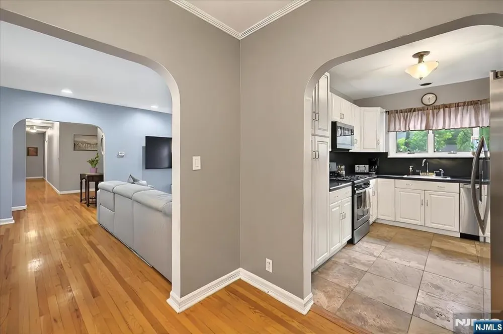 915 E Glen Ave, Bergen, Washington Township, NJ 07676