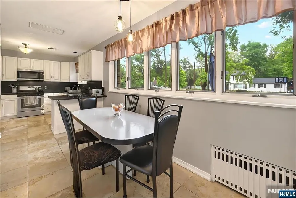 915 E Glen Ave, Bergen, Washington Township, NJ 07676