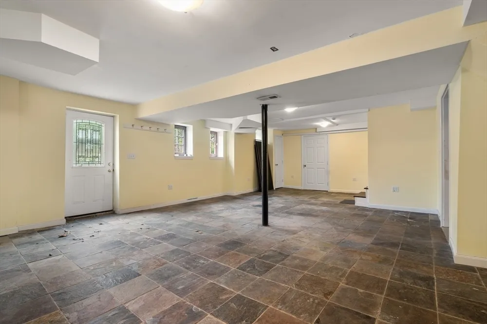 110 Wallis Rd, Brookline, MA 02467