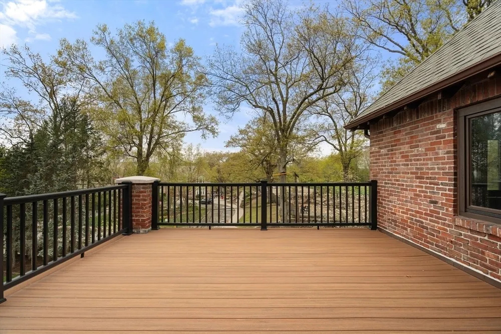 110 Wallis Rd, Brookline, MA 02467