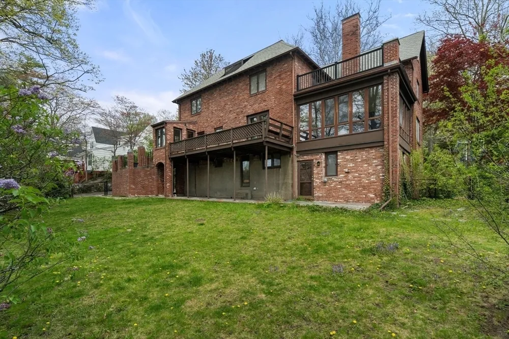 110 Wallis Rd, Brookline, MA 02467