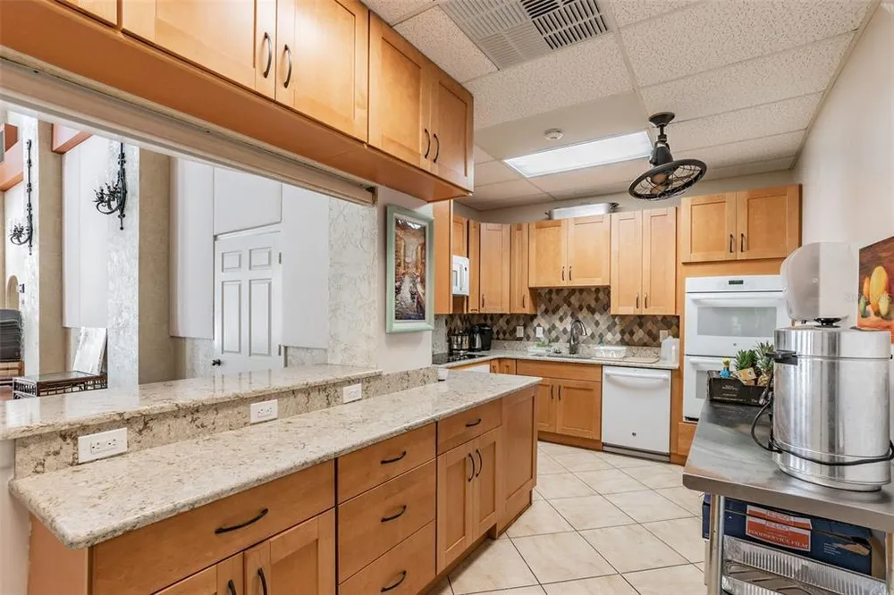 6101 34th St W, Bradenton, FL 34210