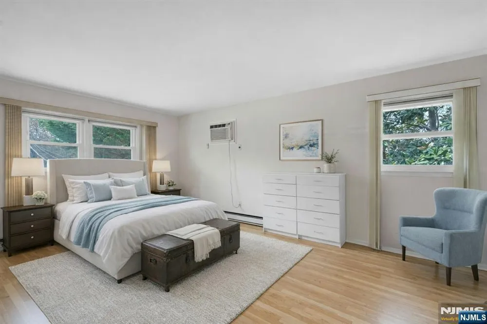 9 Hemlock Dr, Paramus, NJ 07652