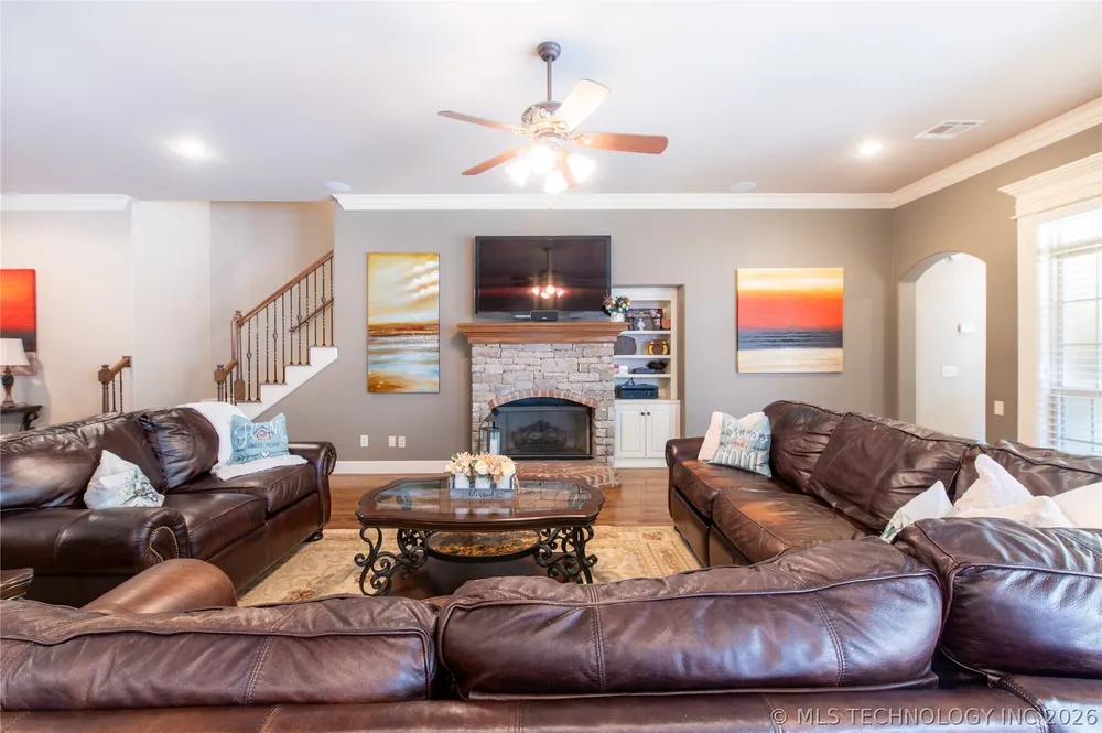 3813 W Broadway St, Broken Arrow, OK 74012