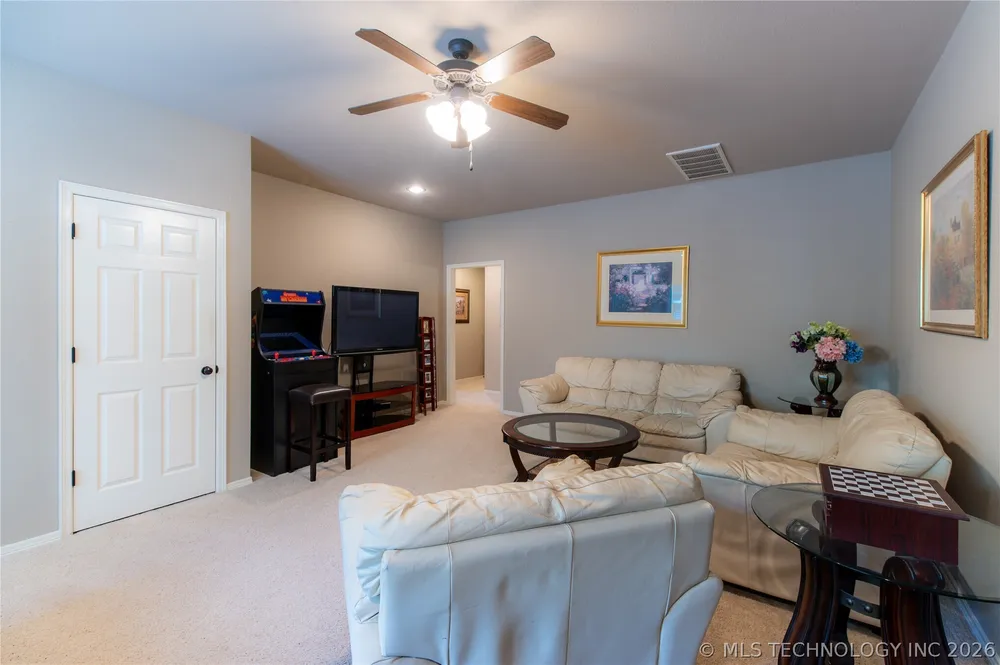 3813 W Broadway St, Broken Arrow, OK 74012
