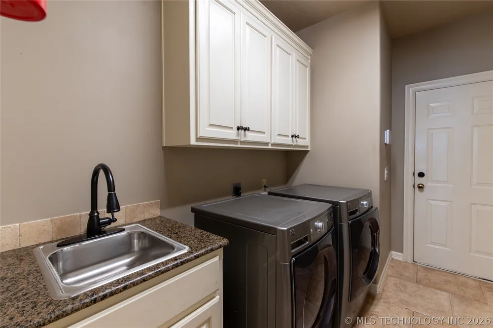 3813 W Broadway St, Broken Arrow, OK 74012
