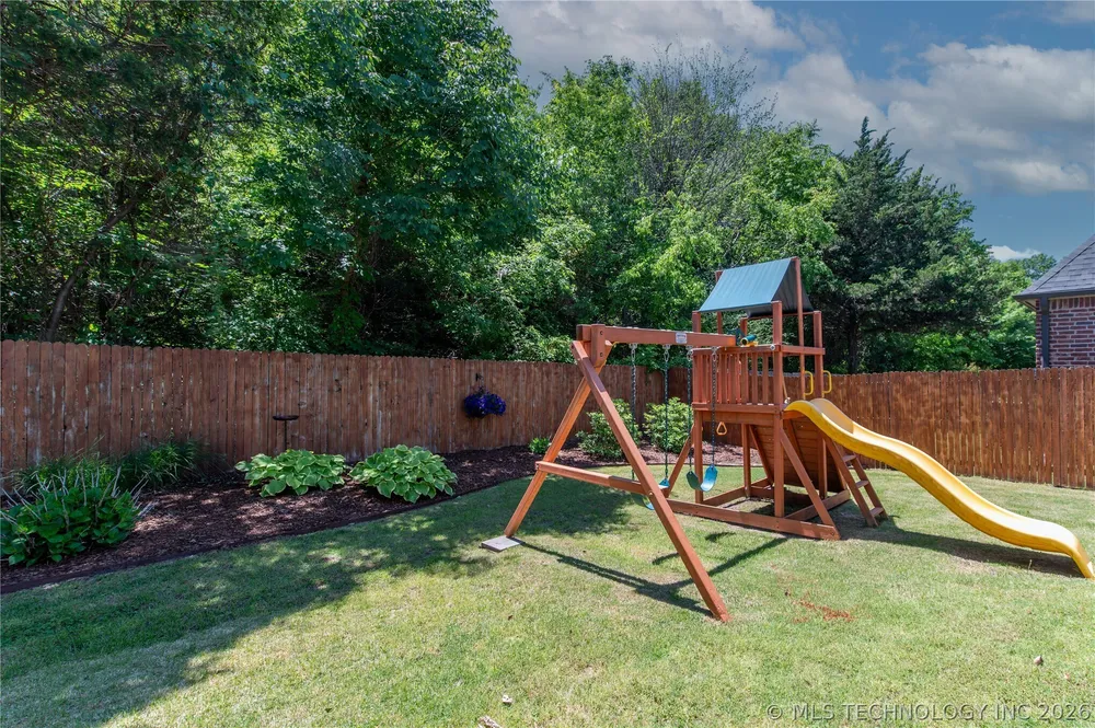 3813 W Broadway St, Broken Arrow, OK 74012