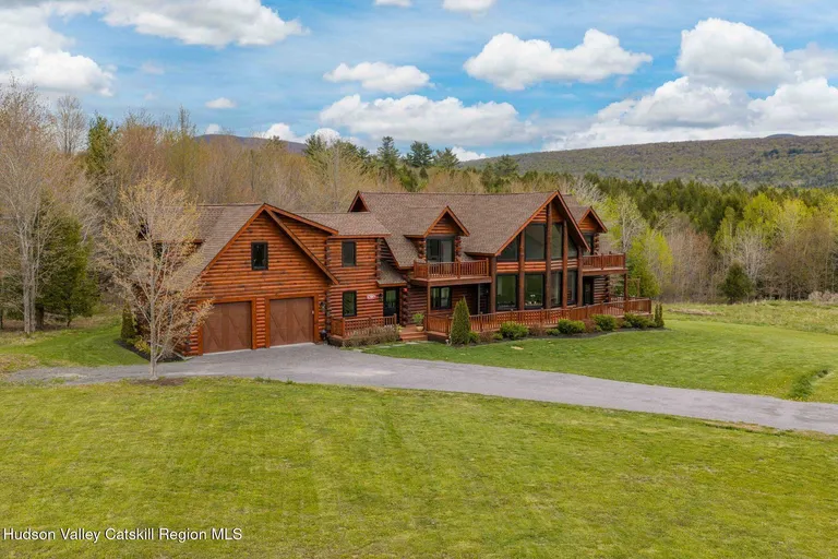 27 Anchor Camp Rd, Windham, NY 12496