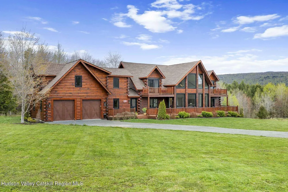 27 Anchor Camp Rd, Windham, NY 12496