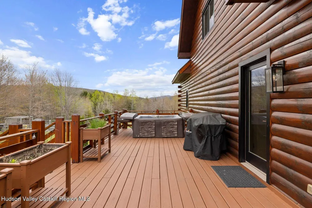 27 Anchor Camp Rd, Windham, NY 12496