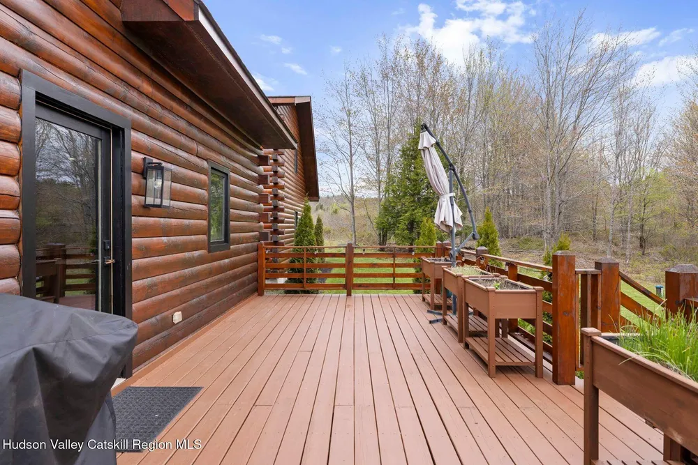 27 Anchor Camp Rd, Windham, NY 12496