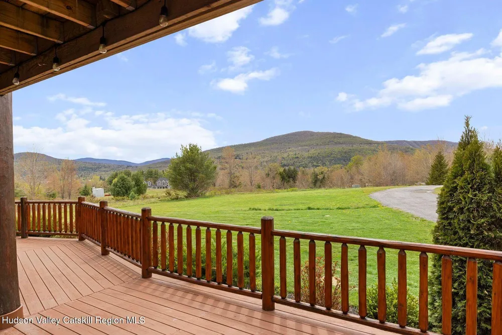 27 Anchor Camp Rd, Windham, NY 12496