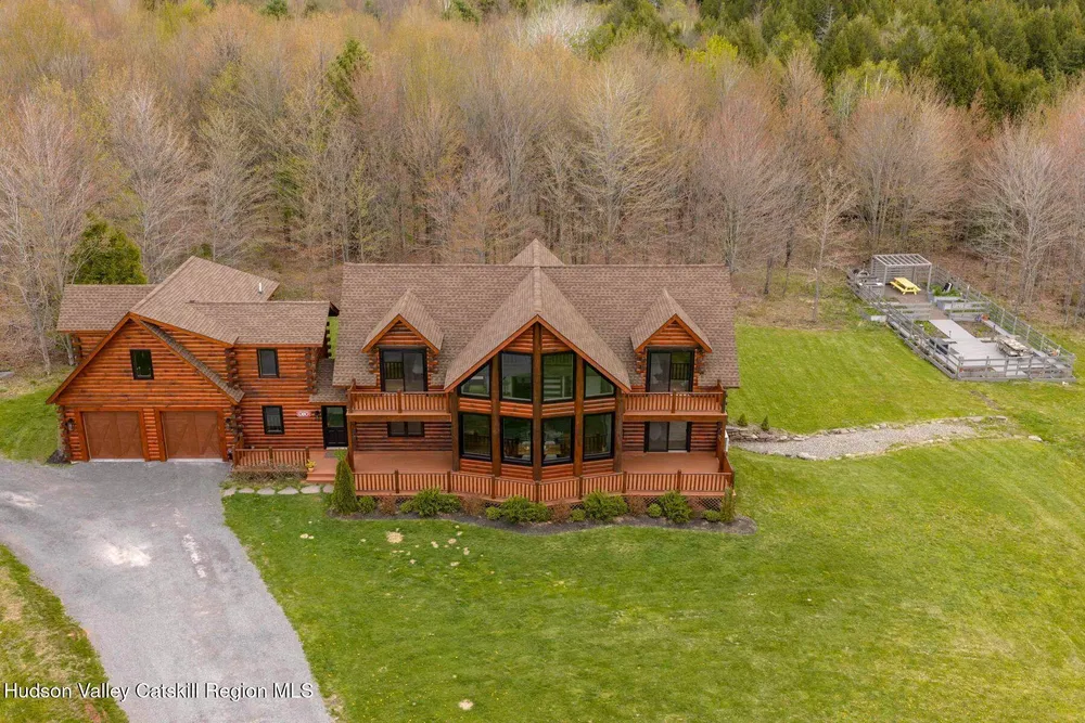 27 Anchor Camp Rd, Windham, NY 12496