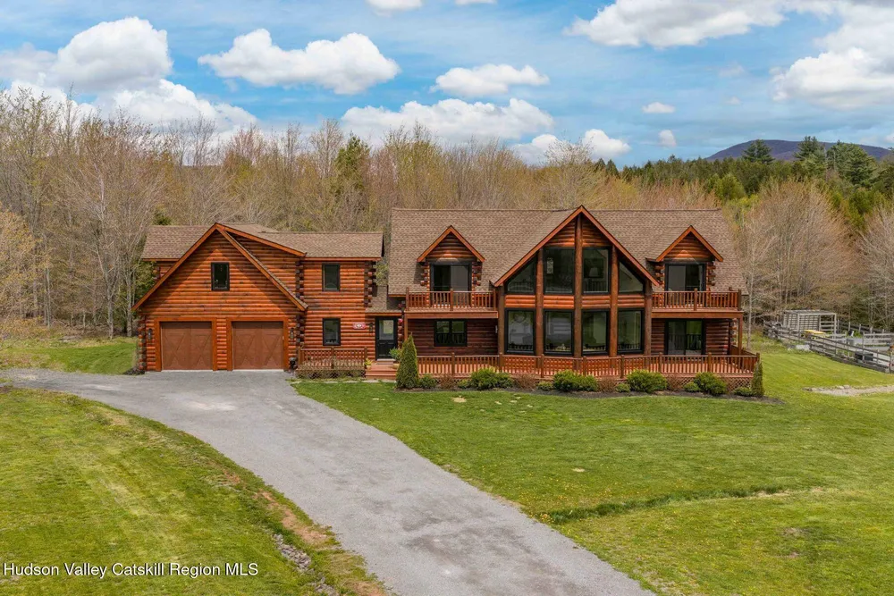 27 Anchor Camp Rd, Windham, NY 12496