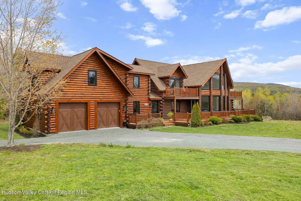 27 Anchor Camp Rd, Windham, NY 12496